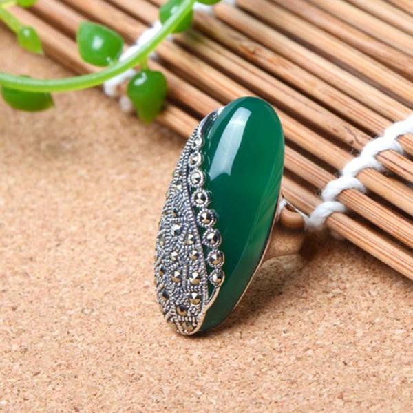 Vintage Sterling Silver Ring with Oval Green Agate and Marcasite (R12283GREEN)