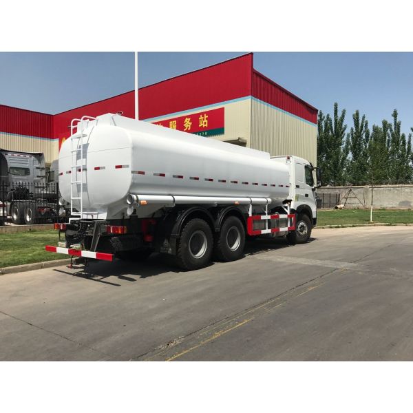 2 Axles Oil Fuel Tank Trailer Heavy Duty Semi Trailers Q345 Carbon Steel Material