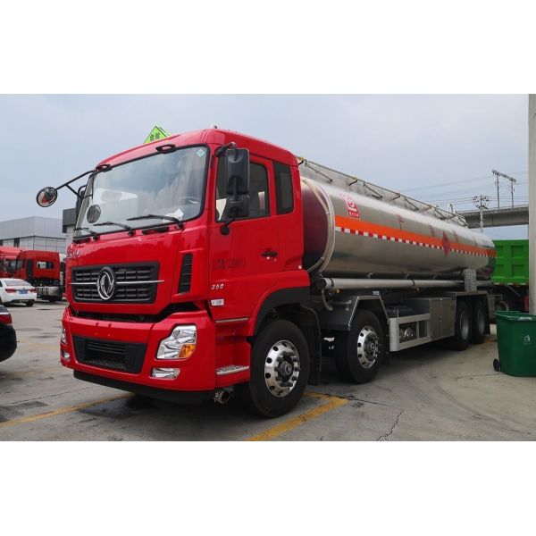 Howo Dongfeng Chassis Oil Tank Truck for Diverse Petroleum Transportation Requirements