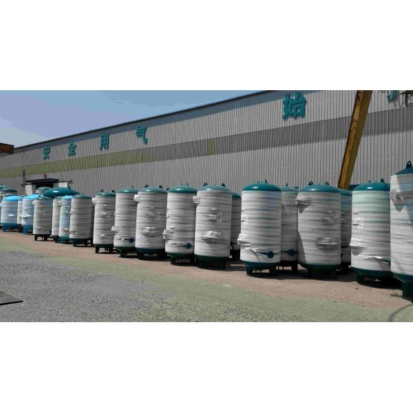 Durable Air Holding Tank Welded Carbon Steel Vertical Receiver Tank For Machinery Operations