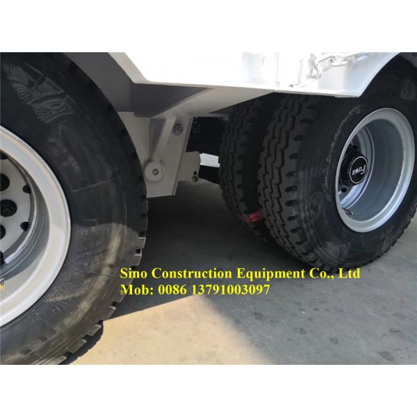 Sinotruk Heavy Duty Semi Trailers 3 Axles Low Bed Semi Trailer With Hydraulic Ladder