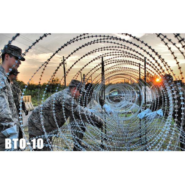 Stainless Steel Razor Barbed Wire BTO-22 50kg Roll for Farm Fencing