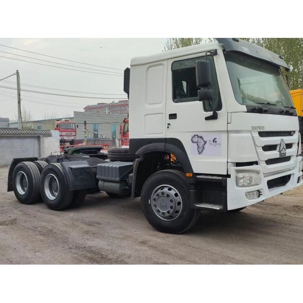 Sinotruk HOWO 6X4 10 Wheeler Tractor Trucks and Transport Trucks