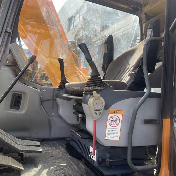 Low price sale of original hydraulic track type Sany SY135 second-hand excavator and hook machine