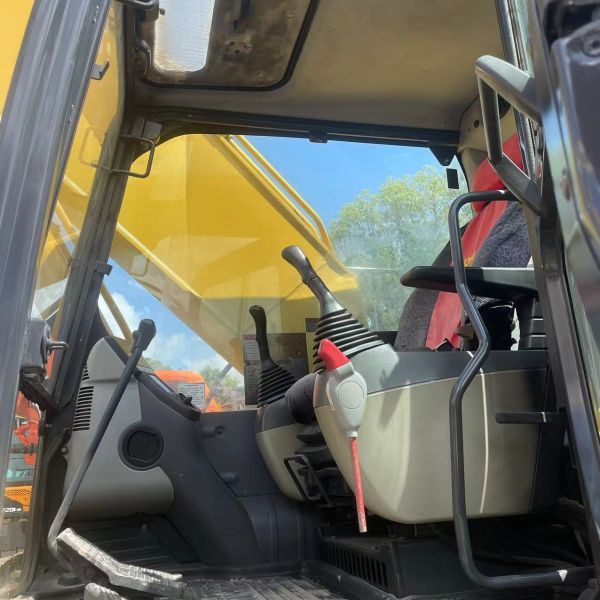 Second Hand Komatsu PC240 Excavator with 1.2M³ Bucket Capacity in Excellent Condition