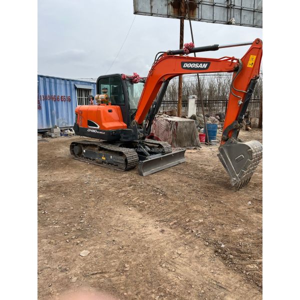 Good Condition Second Hand DOOSAN DX60 Excavator Original Paint and Energy-Saving