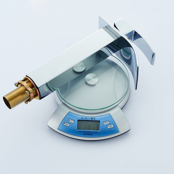 Mechanical Wash Basin Taps , Bathroom 360 Swivel Deck Mount Faucet