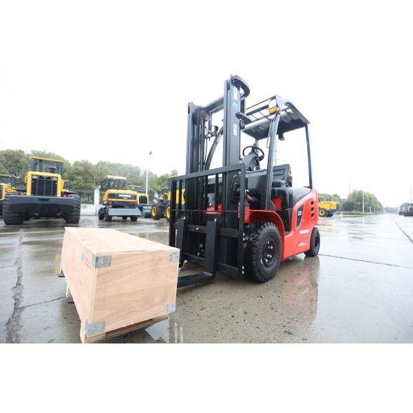 Hydraulic 3 Ton Diesel Forklift In Warehouse CPCD30 40kw 2650rpm