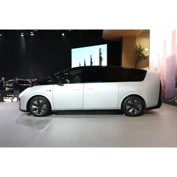 5 Door Electric 7 Seater MPV 700km Long Range MPV EV Car Lixiang Mega