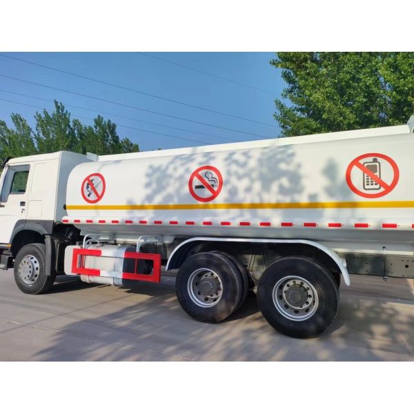 HOWO 6X4 20 28cbm 20000 Liters 6000 Gallon 371HP Fuel Dispenser Tank Truck Oil Fuel Tanker Truck for Sale