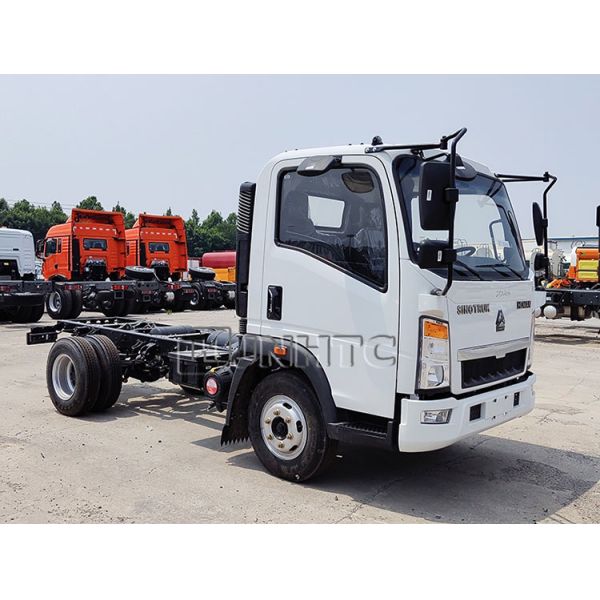 Sinotruck Howo 4x2 5 Ton 8 Ton Light Cargo / Dump Truck Chassis Diesel Fuel Euro 2 Emission Left Steering