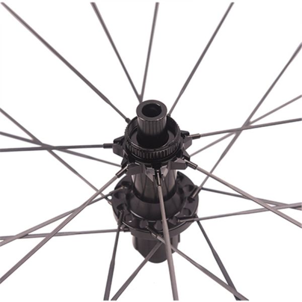Black Carbon Road Bike Wheelset With Carbon Fiber Spokes And Straight Pulls