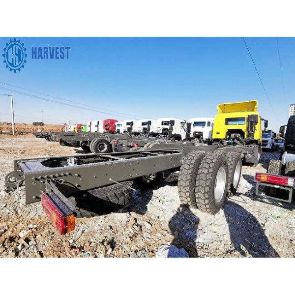 HOWO Left Hand Drive 371hp 40 Ton Heavy Cargo Truck With 12R24 Tyres