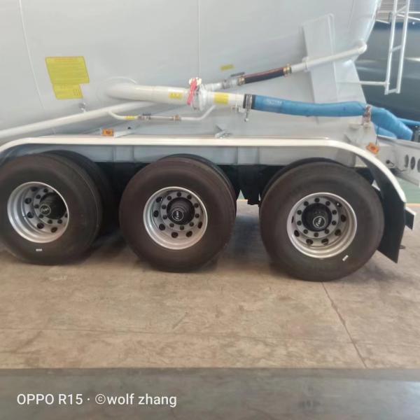 Low-density Powder Material Transportation Semi-trailer Horizontal Powder tank Semi-trailer