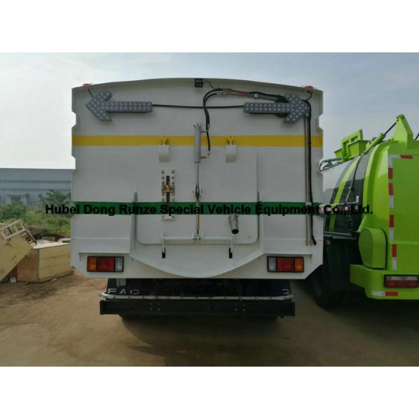 Multifunctional ISUZU Road Cleaning Truck , Vacuum Broom Sweeper Truck