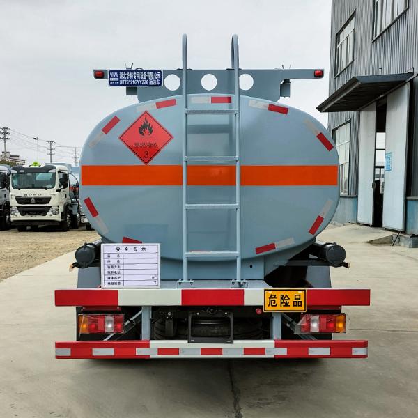 Oil Transportation with White Dongfeng Freka 9.6 Oil Tanker Truck 4 6L Engine Capacity