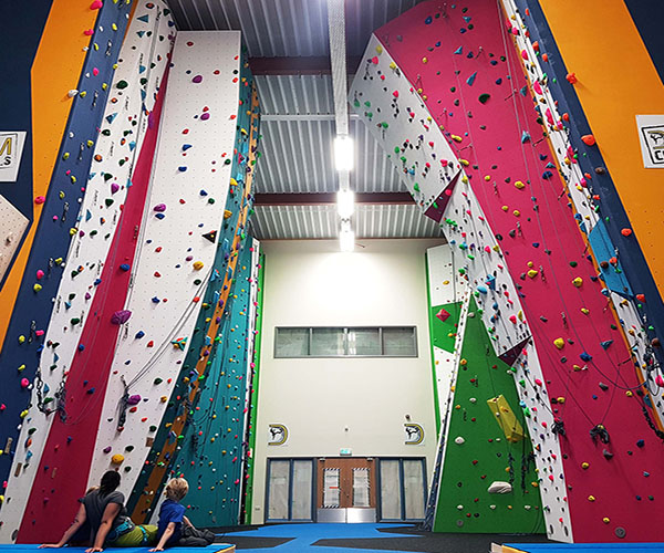 Indoor Climbing Wall For Adults Reinforced Fiberglass Material