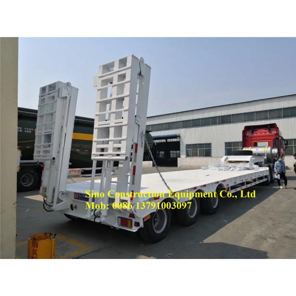 Sinotruk Heavy Duty Semi Trailers 3 Axles Low Bed Semi Trailer With Hydraulic Ladder