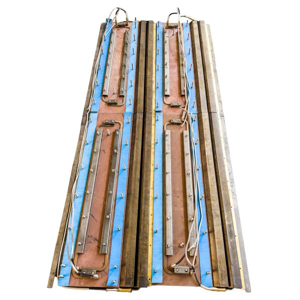 VDT-V783 Bottom ironing plate Screed plates and Electric heating rod Main engine right part RM80617244/RM80617251