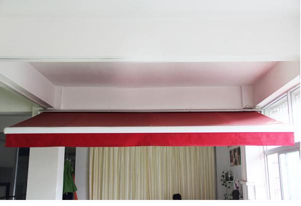 light open retractable awning / Both motor and manual control awning