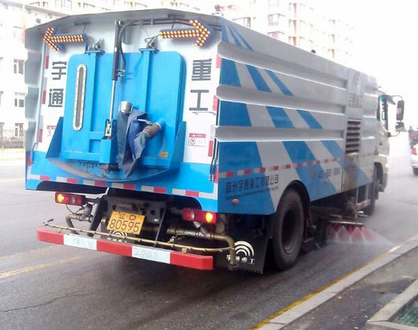 Cheap price of Vacuum Road Sweeper Truck off Road Suction Sweeping Truck 4x2 Steet Cleaning