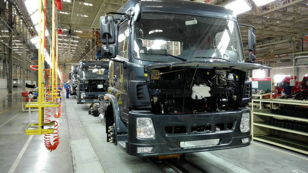 LHD/RHD Cummins 340HP cheap price 6x4 tractor truck for sale Peru