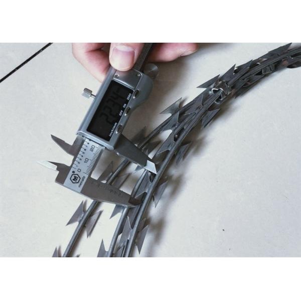 Bto-22 Y Pillar Razor Barbed Wire Galvanized Concertina Airport / Prison 10kg Per Coil