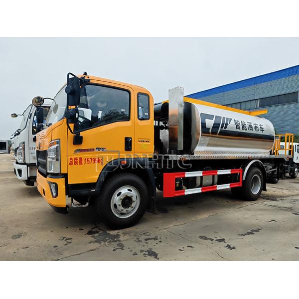 Hot Emulsified HOWO 7000 Liters Asphalt Distributor Truck Spreader Bitumen Spraying Truck