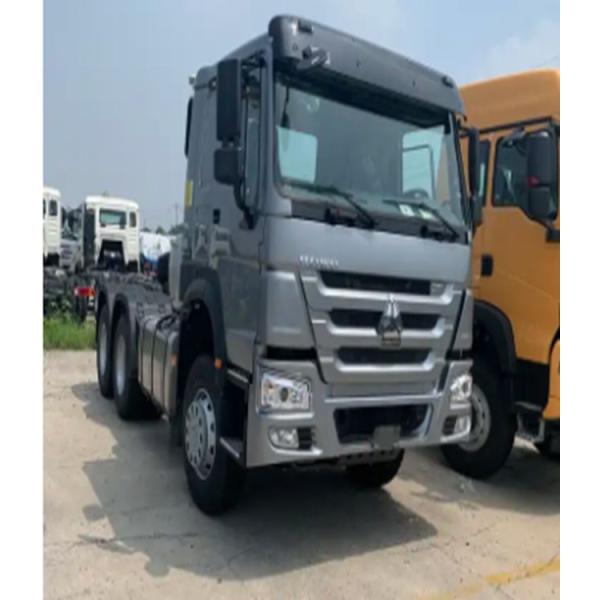 SINOTRUK HOWO 4x2 6x4 Heavy Truck Tractor Customizable Colors For Bulk Cargo Logistics Transport