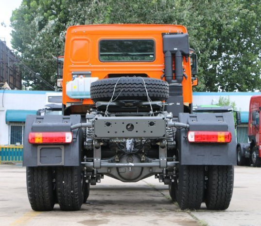 Red HOWO Prime Mover Truck 371HP / 336HP ZZ4257N3241 LHD For Transport