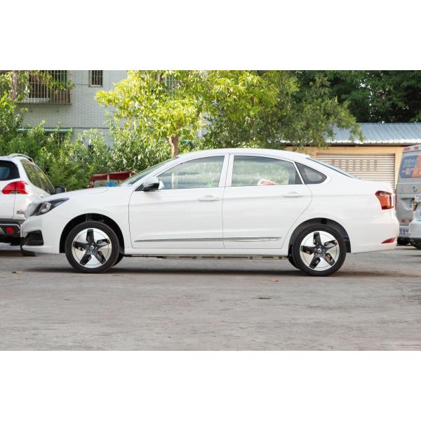 4 Door 5-Seater Sedan Dongfeng Fengshen E70 New Energy Electric Car Cruising Range 412km