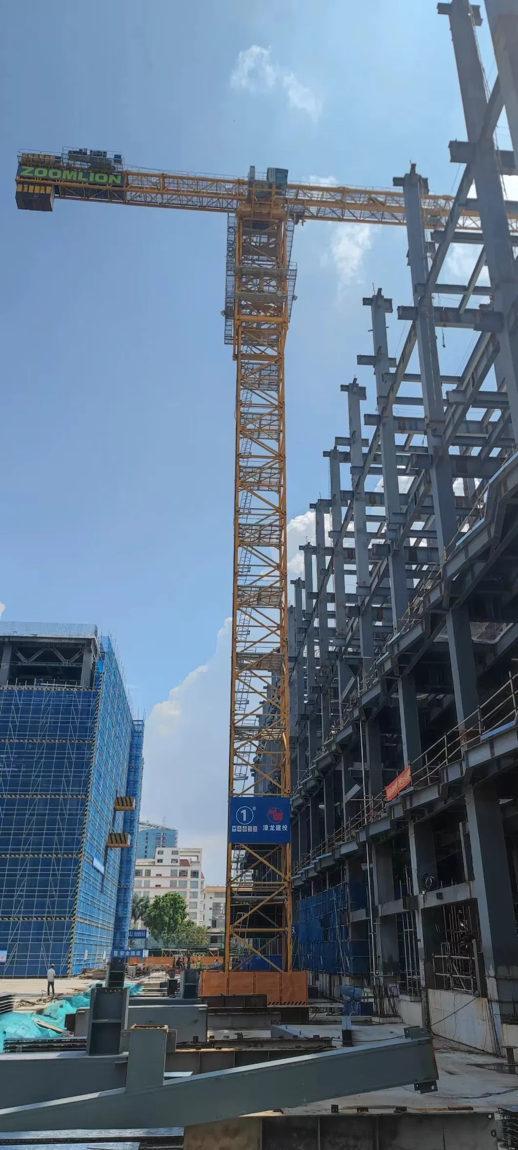 Urban Infrastructure Projects Pre-Owned Zoomlion Wa6015-8A Lifting Crane Precise Operation