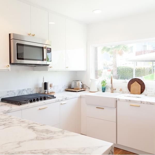 Factory Direct Customized Kitchen Cabinets Modern White Lacquer Wooden Kitchen Furniture Set Kids' Cabinets Kitchen Isla