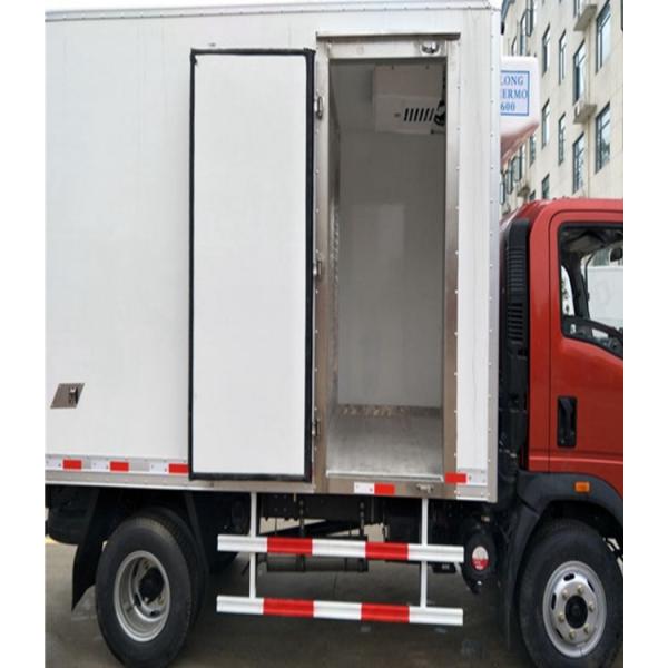 Small HOWO 4x2 3-8Ton Left Hand Drive Refrigerator LorryTruck For Transport Frozen Meet Chicken Fish Vegetables
