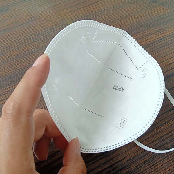 Folded White KN95 Face Mask 4 Layer Or 5 Layer For Anti Droplets