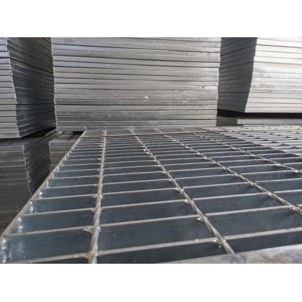 Flat Type 76mm Galvanised Steel Grid Heat Dissipation Stair Grating NAAMM Standard