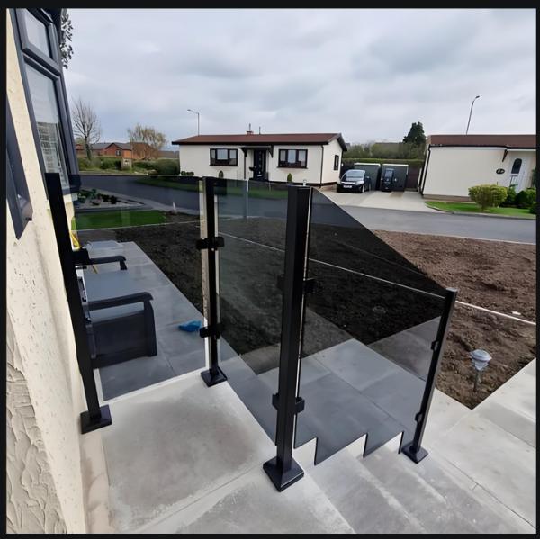 Modern Toughened Glass Balcony Railing Windproof Custom Sizes