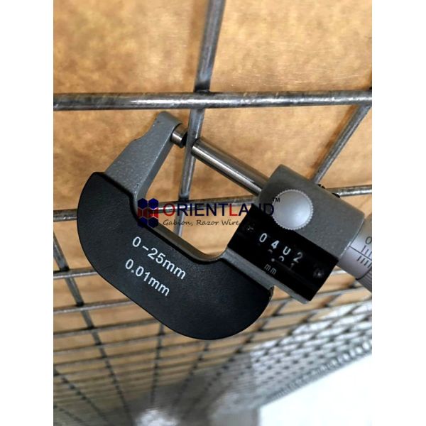 Galfan Wire Explosion Proof Welded Defensive Barrier 250g/M2 300g/M2 400g/M2