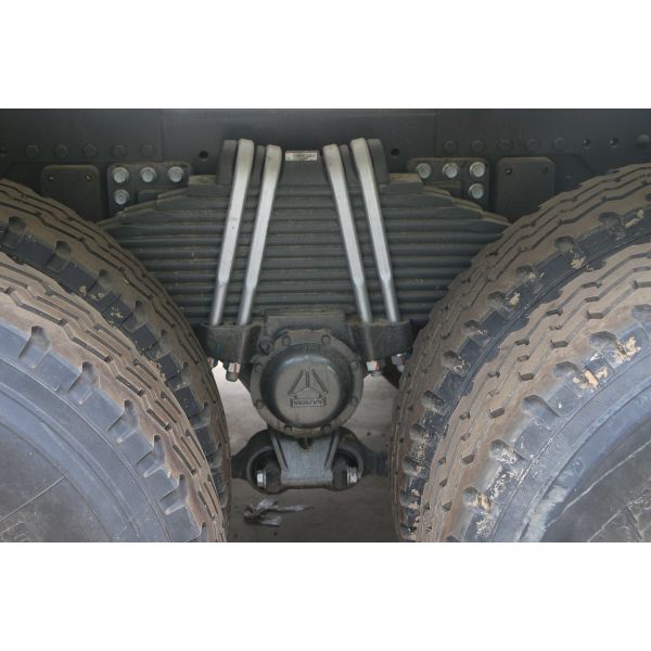 Sinotruk Haohan N7G Flat Top Half Row Seats 380 Horsepower Automatic Air Conditioning 6X4 Concrete Mixer Truck