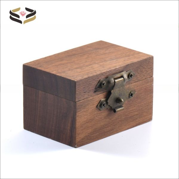 Walnut Wooden Ring Box Solid Wood Packaging Boxes Custom Logo 60*40*36mm