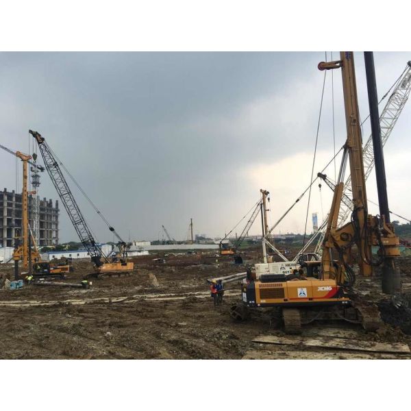 XR180D Pile Drilling Machine / Mobile Rotary Drilling Rig 1 Year Warranty