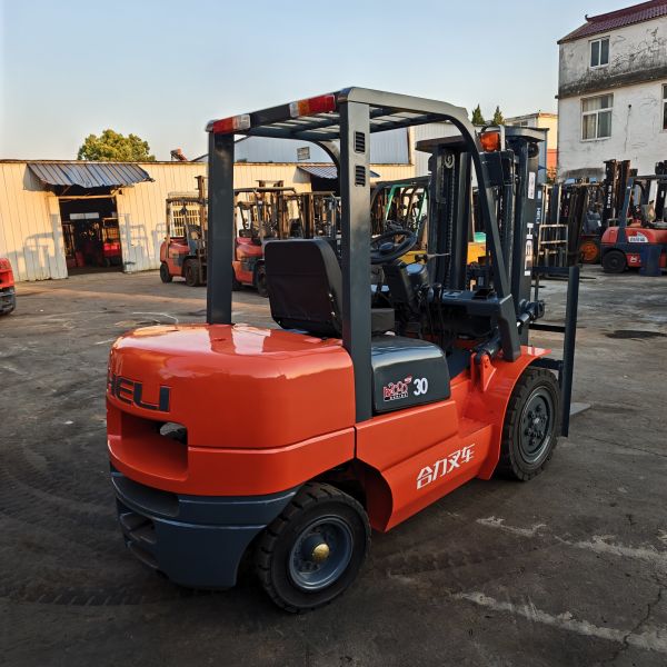 Industrial-Grade Manual Transmission Used Heli 3-Ton Diesel Forklift Orange Three-Stage Mast Solid Tires Low-Hour