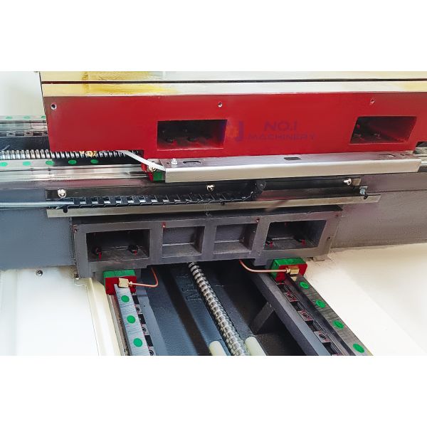 VMC640 3 Axis GSK Control System Vertical CNC Machining Center with Automatic Tool Changer