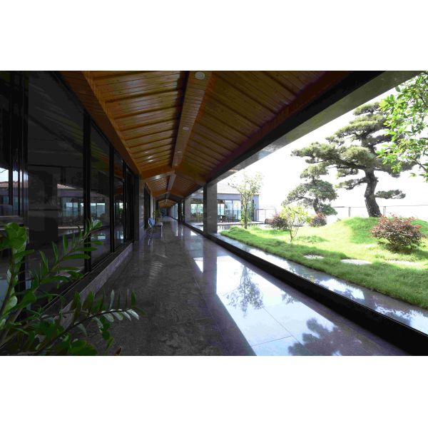 Gelaimei Hotel Guest Room Furniture Hardwood Frame Bed Wood Veneer Finish