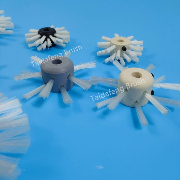 White Nylon Tube Coating Cleaning Brush Abrasion Resistant For Oil Gas Water Pipelines