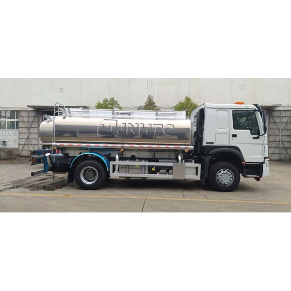 Sinotruk Howo Fuel Tanker Truck 6 Wheel Aluminum Alloy 10000 Liters With Dispenser Oil Tankers Truck