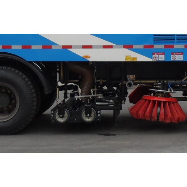 6000 liter water tanker trucks , small oil tanker 8500 liter , bitumen tank trailer for sale