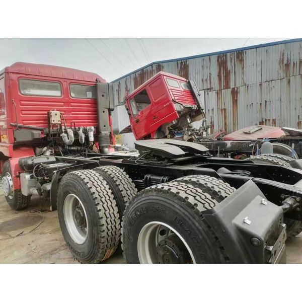 Shacman Made in China Red Used Tractor Truck F3000 6X4 Heavy Head Tractor Truck