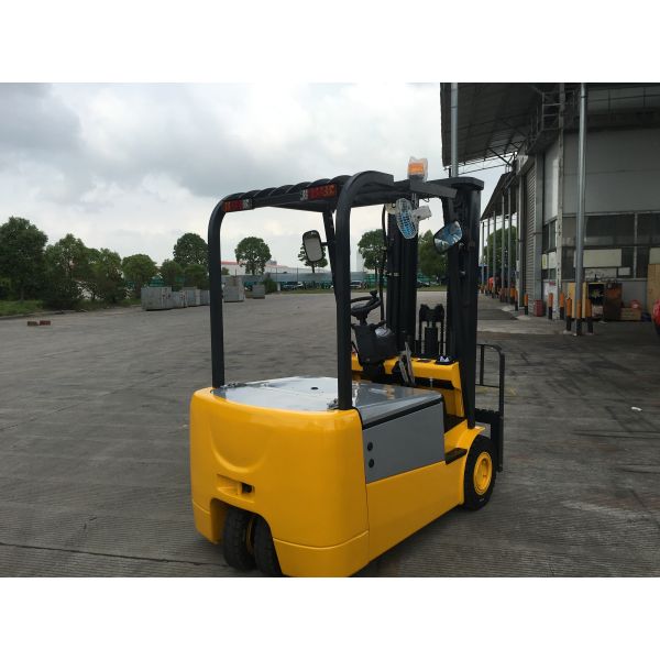 Three Wheel Electric Forklift Truck , 2 Ton Sit Down Battery Powered Pallet Truck