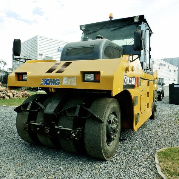 20 Ton Earth Compactor Machine Road Roller XP203 Light Vibratory Rollers